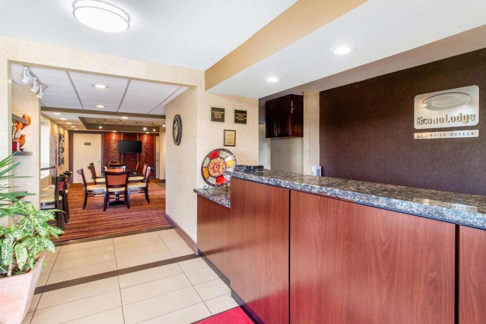 Econo Lodge Lenoir City Main image